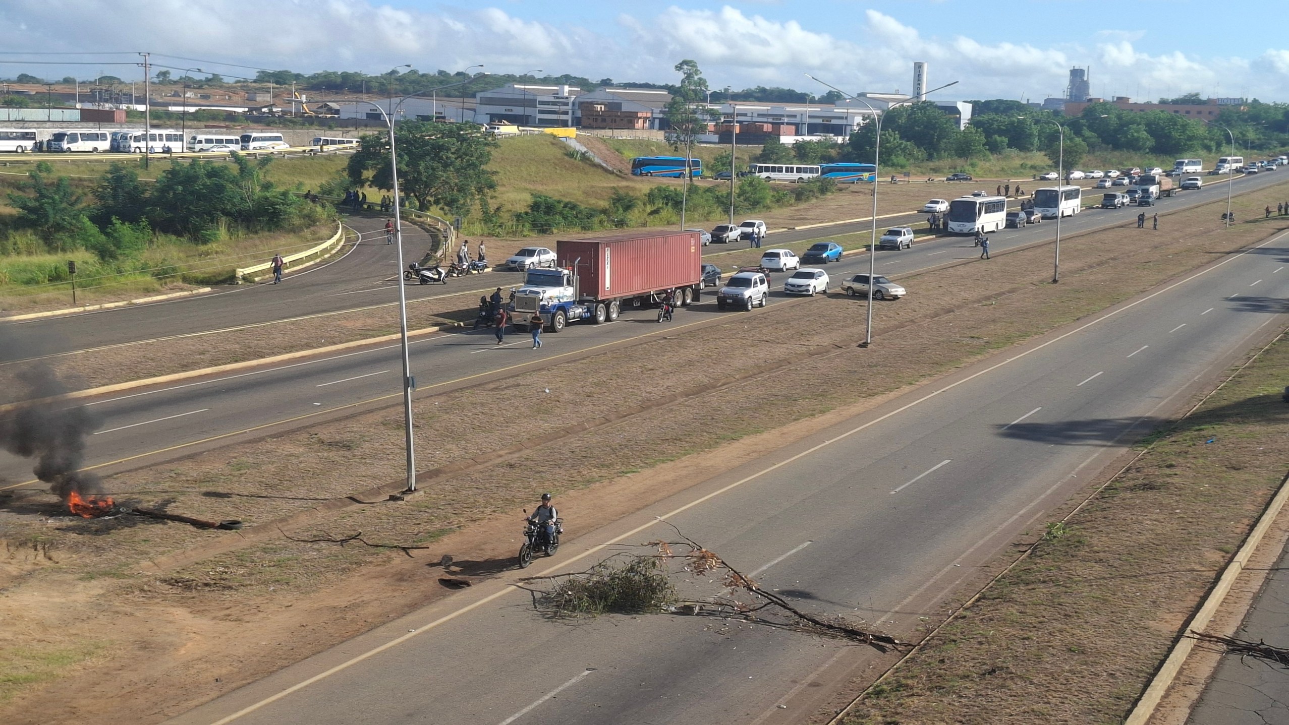 Deudas laborales mantienen a trabajadores de Guayana en las calles