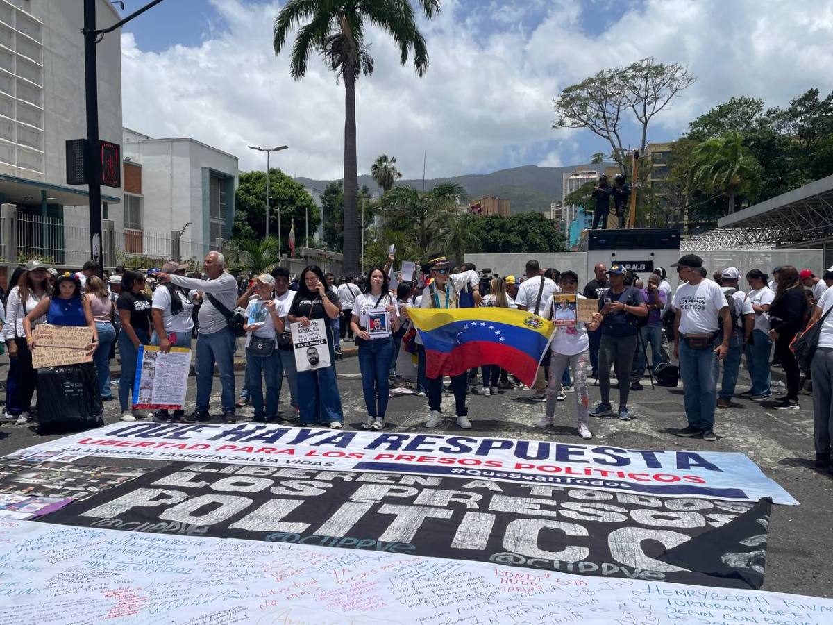 “Nos engañaron”: en Miraflores no recibieron a los familiares de presos políticos