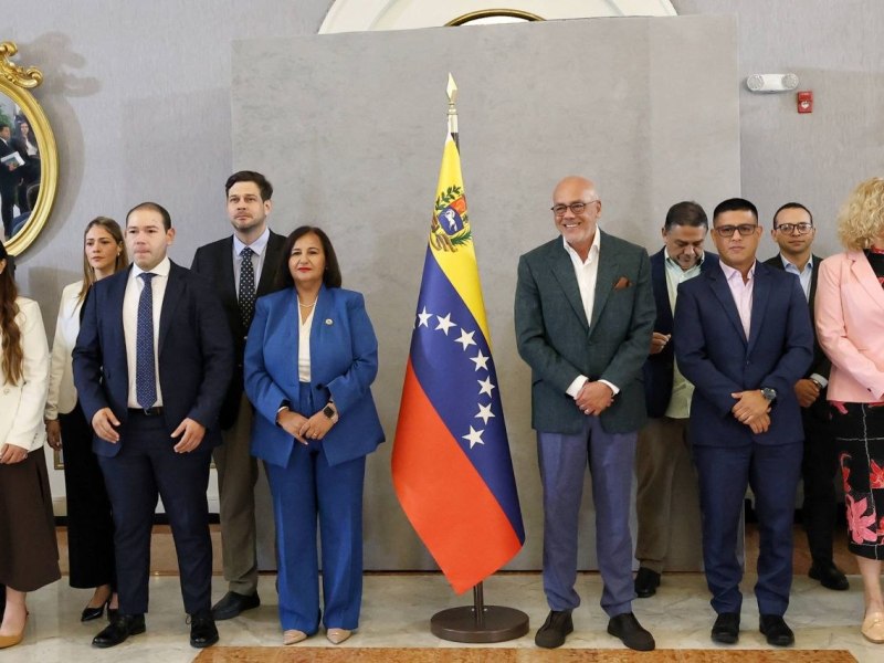 Diálogo acuerda revisión de leyes y una defensoría para garantizar participación política