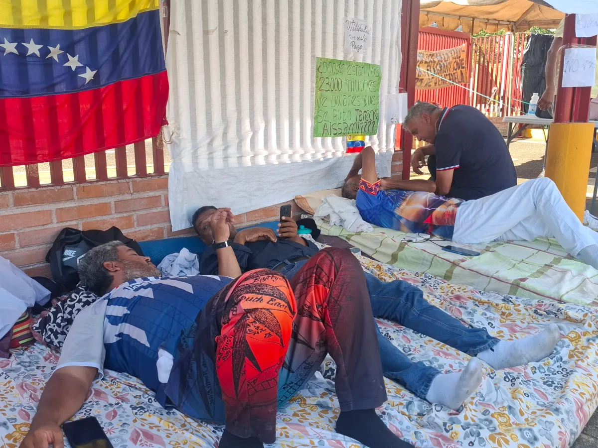 Trabajadores y jubilados desafían al silencio de la CVG con una huelga de hambre