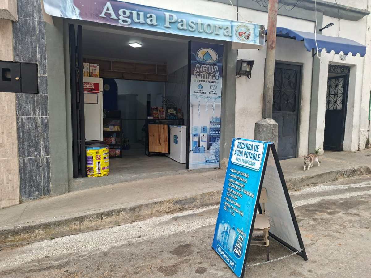 Comprar agua potable se convirtió en el “gasto hormiga” que descuadra el presupuesto de los caraqueños