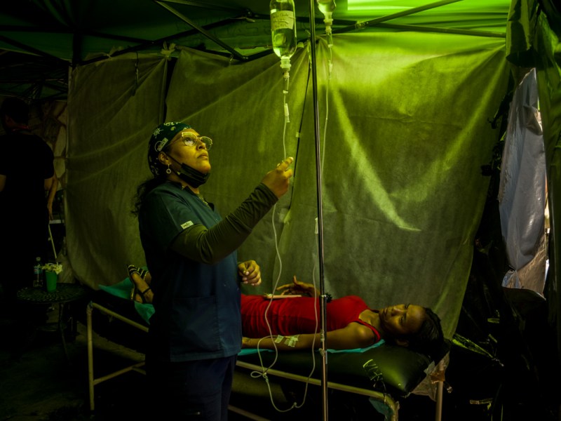 Un terremoto emocional persigue al personal de salud carabobeño que viajó a La Guaira