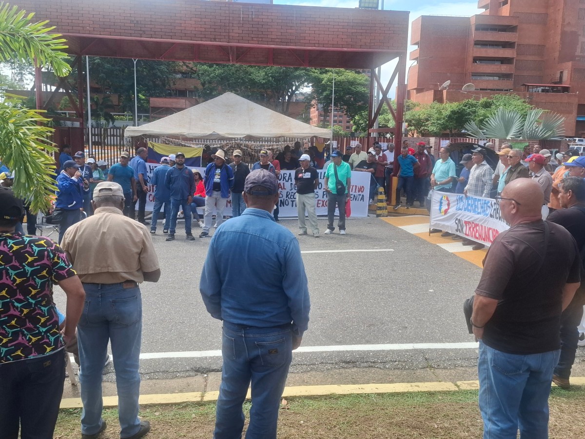 Sin respuesta de la CVG los trabajadores y jubilados suman ocho días de vigilia